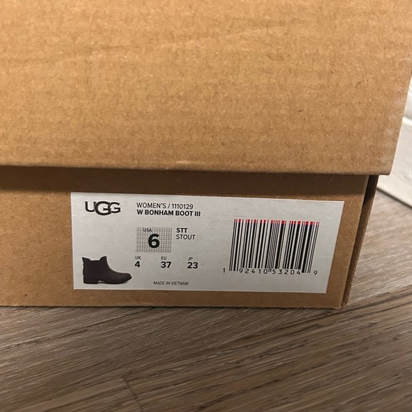 Selling a pair Of UGG Womens Bonham Boots III - Picture 2 of 2